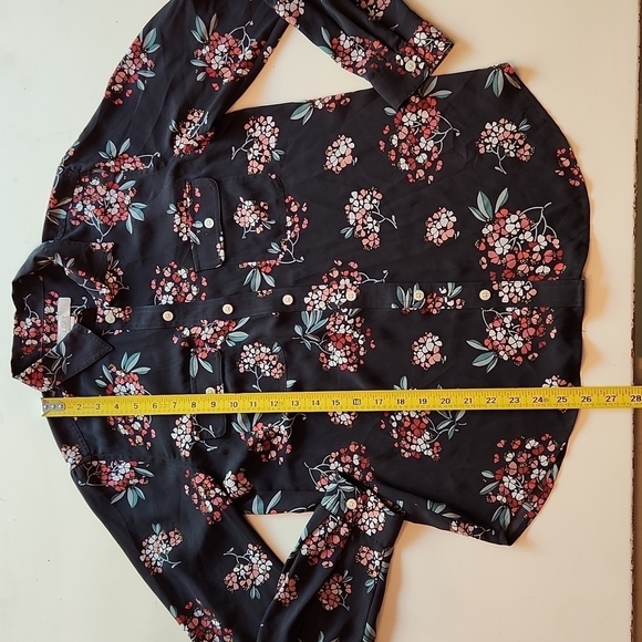 Loft charcoal gray floral button up blouse size small - Picture 4 of 9